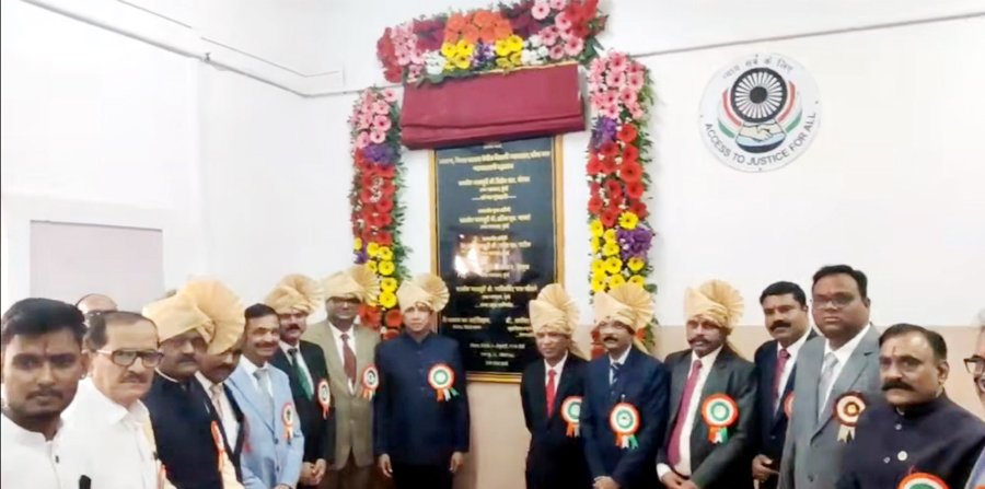 फलटणच्या न्यायदानात ऐतिहासिक सुवर्णपर्व; उच्च न्यायालयाच्या पाच न्यायमूर्तींच्या उपस्थितीत अतिरिक्त जिल्हा सत्र न्यायालयाचे दिमाखदार उद्घाटन