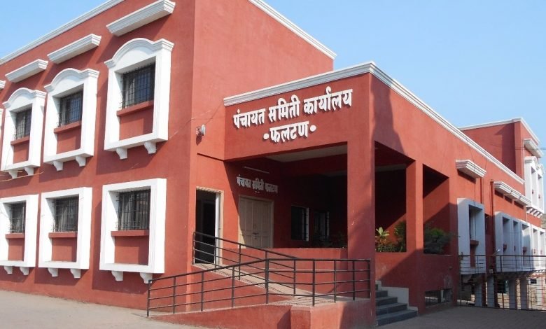 सभापतीपदासाठी फलटणमध्ये ८ विरुद्ध ८ चा हाय-व्होल्टेज ड्रामा! सस्पेन्स कायम; इश्वरी चिट्टीने कोणाचे पारडे जड होणार?