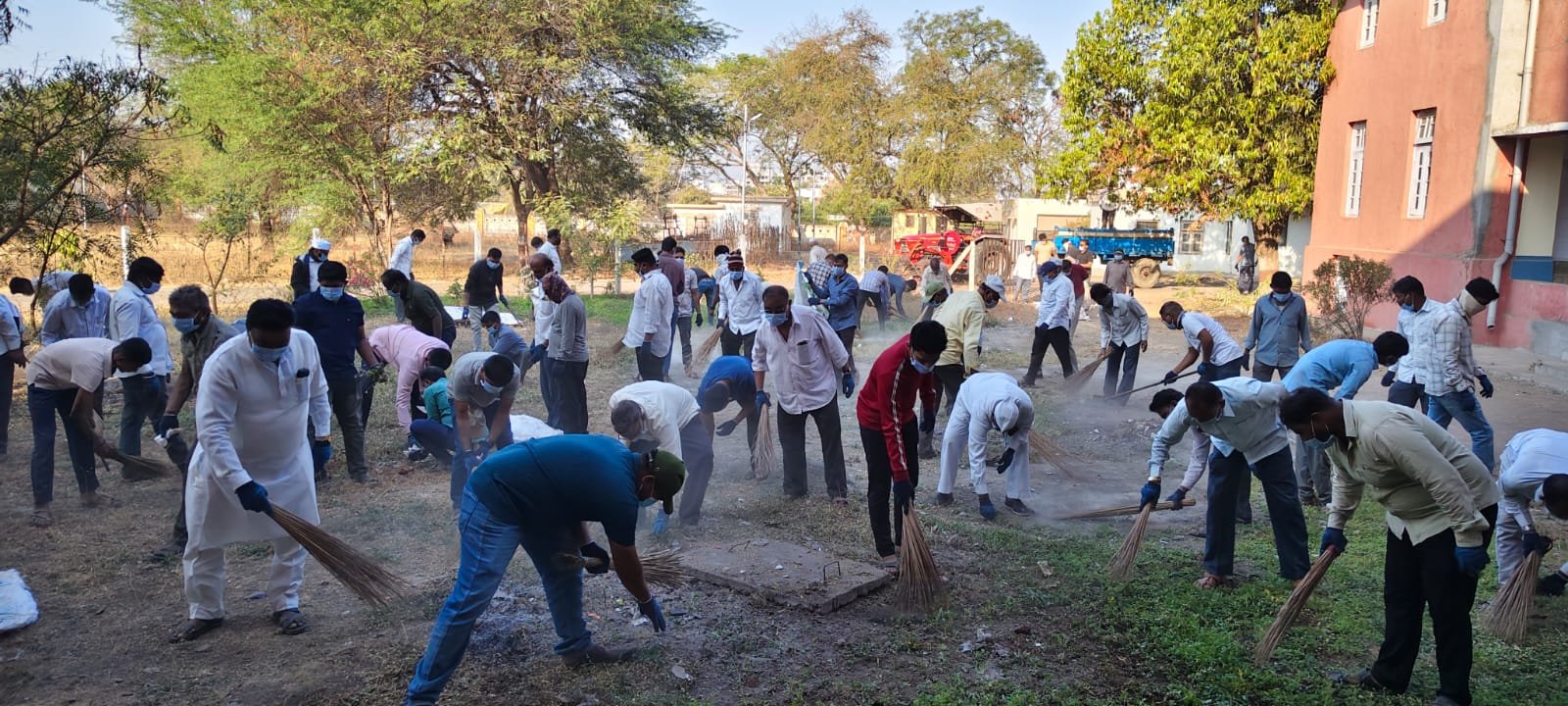 महाराष्ट्र भूषण डॉ. श्री. नानासाहेब धर्माधिकारी यांच्या 104 व्या जयंतीनिमित्त फलटणमध्ये भव्य स्वच्छता अभियान