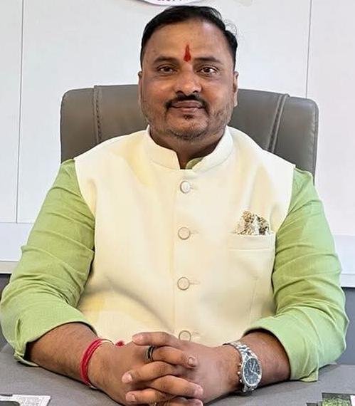 एक मत गावाचे भविष्य ठरवते; विकासाच्या बाजूने उभे रहा — सरपंच सागर अभंग