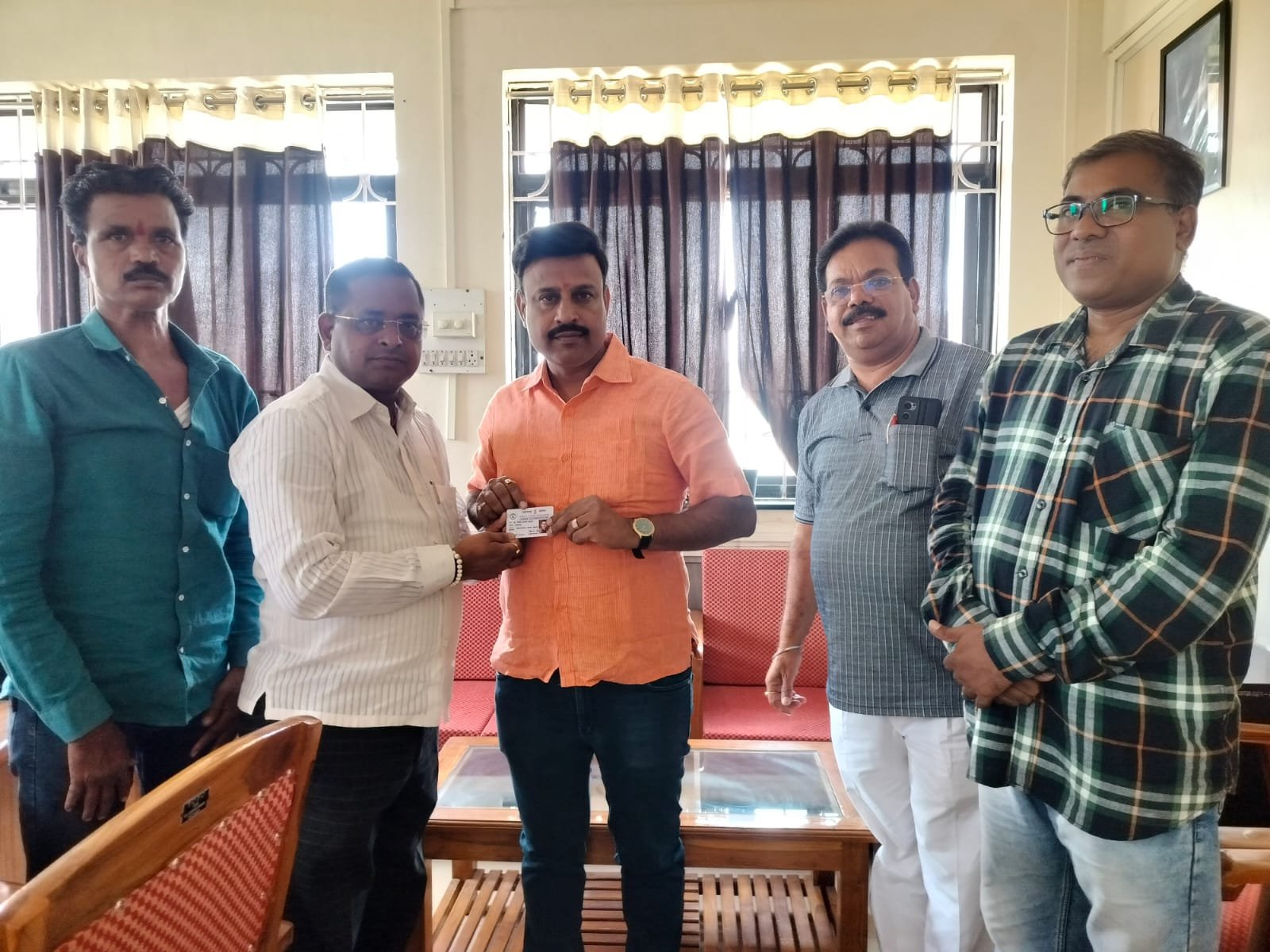 वस्तुनिष्ठ पत्रकारितेची परंपरा अधिक बळकट करा : हरिश पाटणे‘फलटण नायक’चे संपादक मितेश उर्फ काकासाहेब खराडे यांना शासकीय अधिस्वीकृती पत्रिका प्रदान