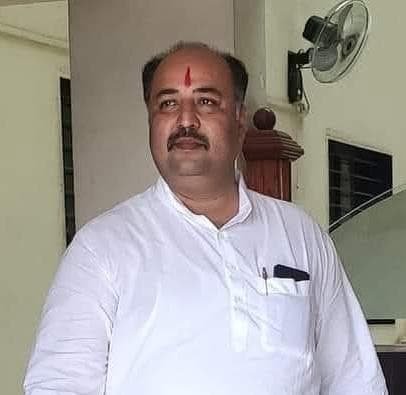 फलटण शहरातील प्रमुख रस्त्यांची दुरवस्था; गणेशोत्सवापूर्वी तातडीने दुरुस्तीची काँग्रेस तालुकाध्यक्ष महेंद्र सूर्यवंशी यांची मागणी